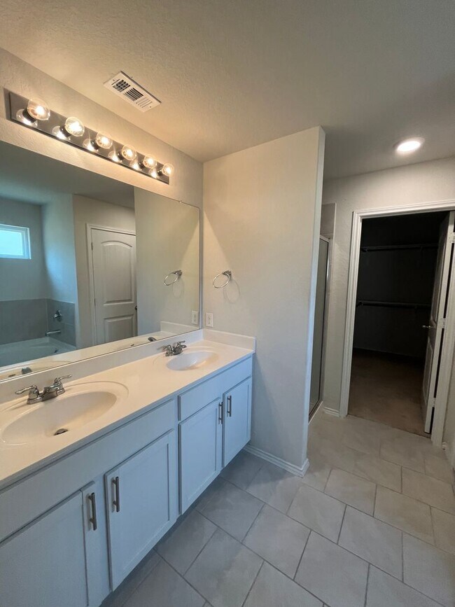 Building Photo - 6218 Tadpole Bluff