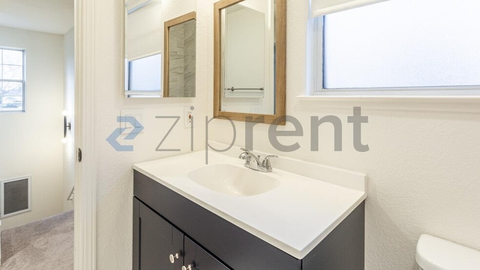 Building Photo - 730 Jefferson St