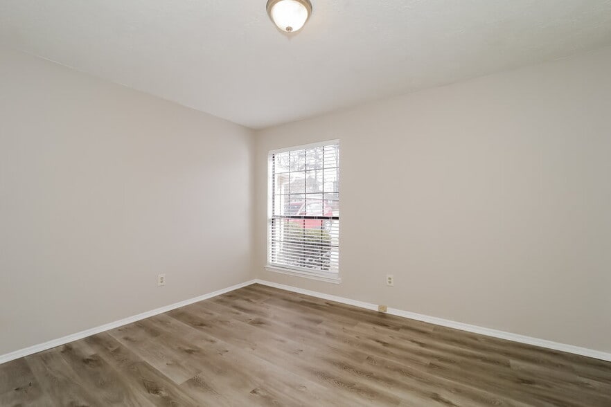 Building Photo - 7049 Ivy Pointe Row