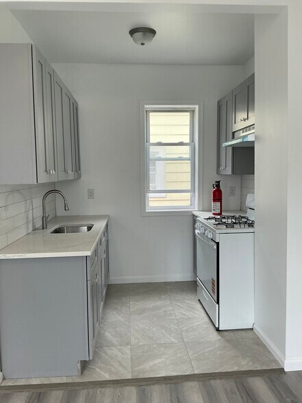 Building Photo - 42 Lanza Ave