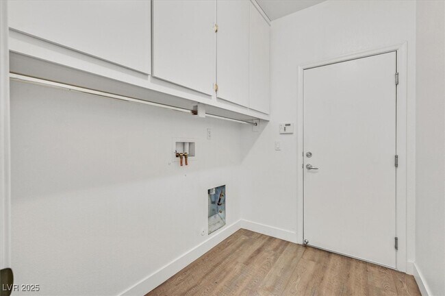 Building Photo - 913 Hickory Park St