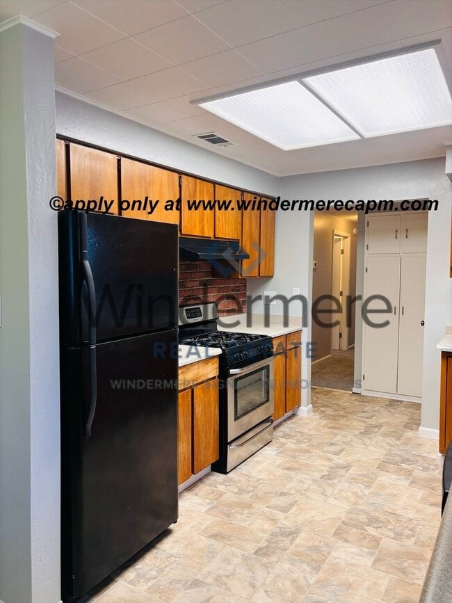 Building Photo - Charming 4 bedroom Home in Tahoe Park w/ EV Charger!!