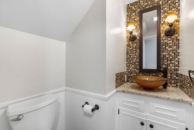 Building Photo - 3 Bedroom | 2.5 Bathroom | 2 Car Garage | Springfield MO | Fenced Back Yard | 2 Living Areas | Qu...