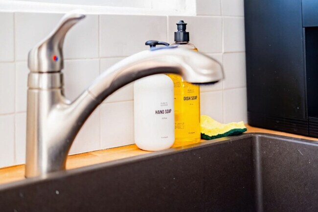 Building Photo - 170 E 100 N