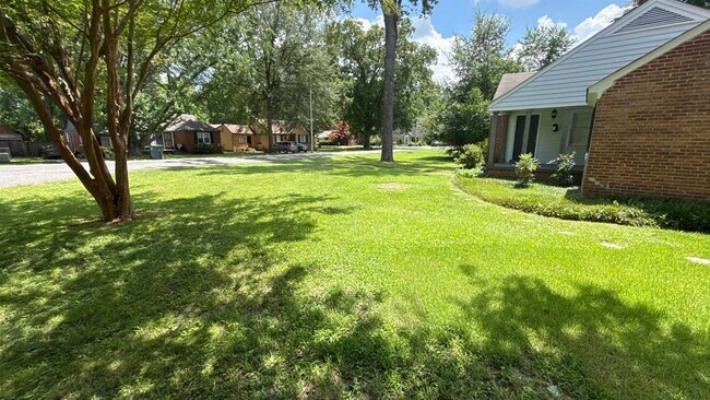 Building Photo - 907 Echles St