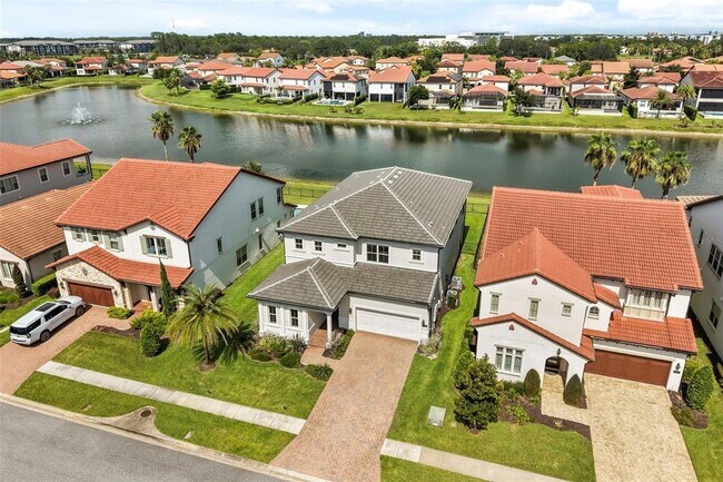 Building Photo - 10511 Royal Cypress Way
