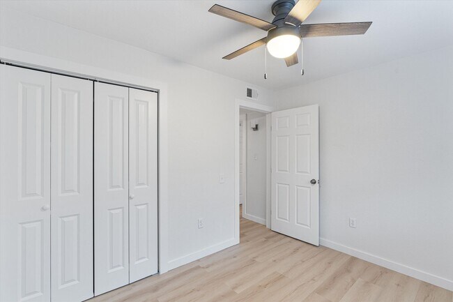 Building Photo - Newly Renovated 2/1 Apartment in East Austin