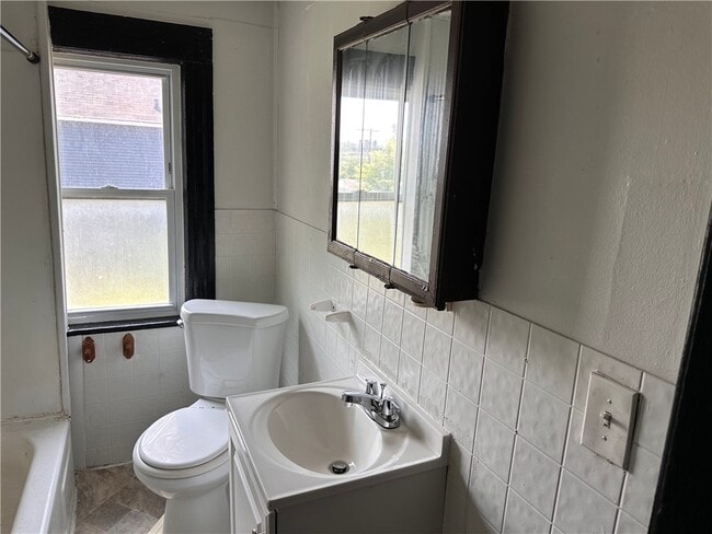 Building Photo - 52 Frances St