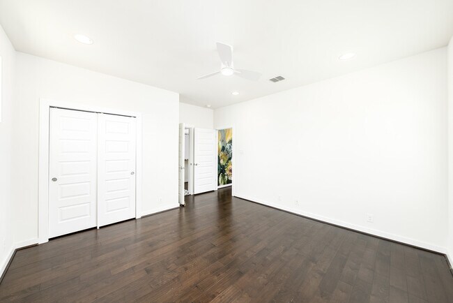 Building Photo - 1150 N Olive St