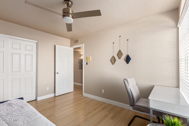 Building Photo - 1413 W Coral Reef Dr