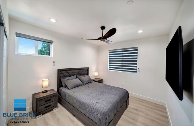 Building Photo - 5841 Vanalden Ave