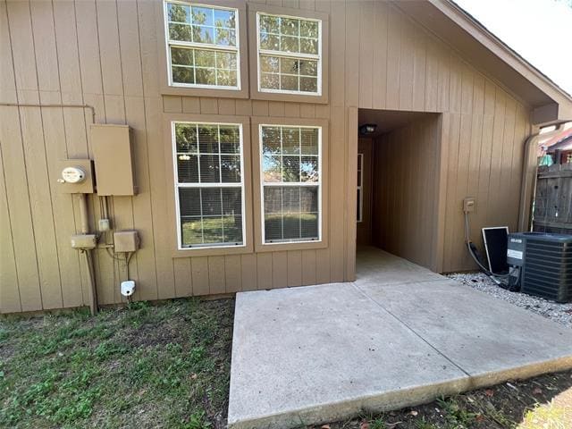 Building Photo - 6812 Cuculu Dr