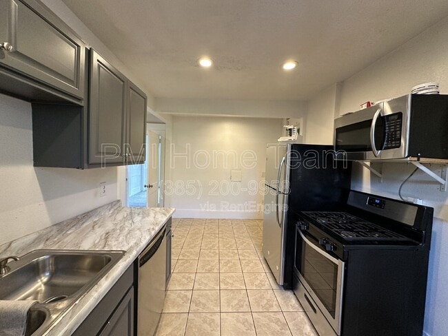 Building Photo - 2835 Grant Ave