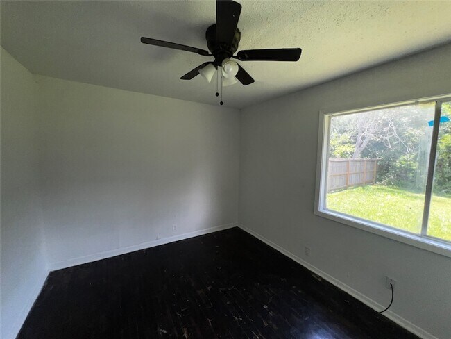 Building Photo - 9306 St Lo Rd