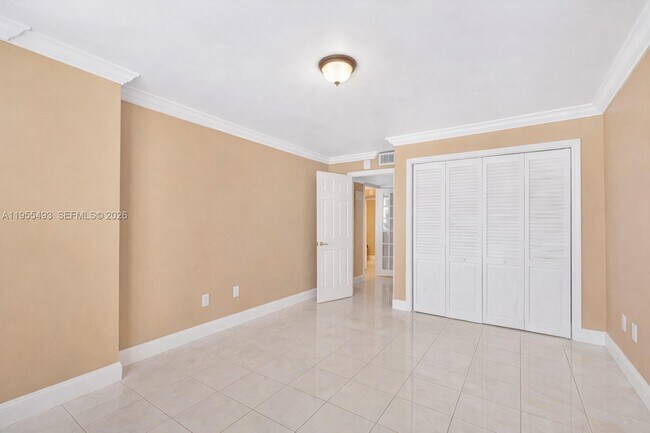 Building Photo - 6039 Collins Ave