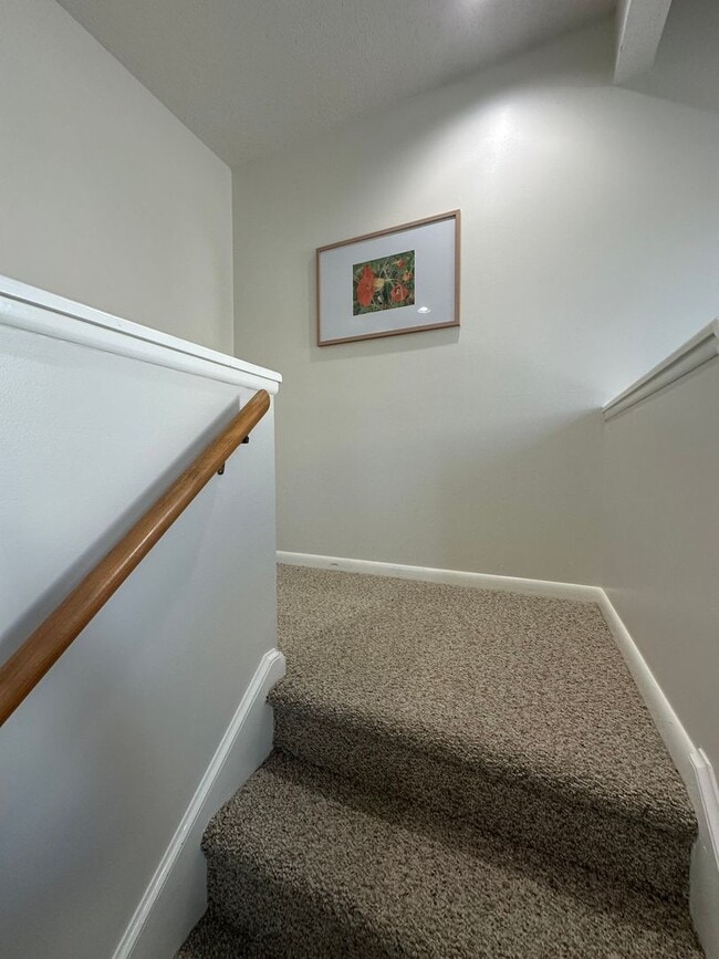 Building Photo - Furnished Townhome with Water Views and Boat Slip!