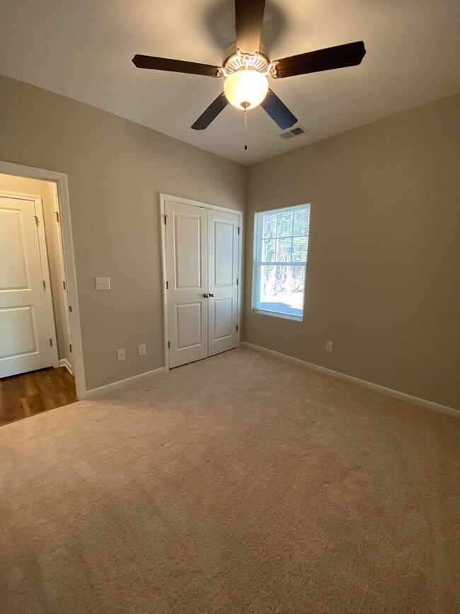 Building Photo - One level 3 bedroom 2 bath home