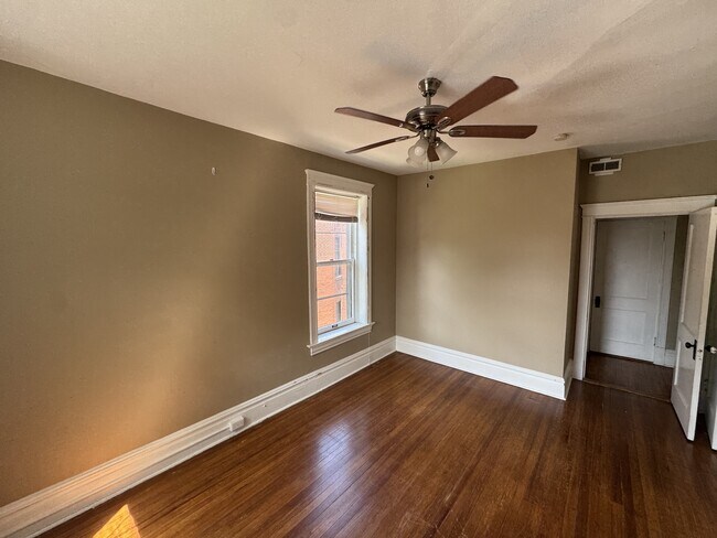 Building Photo - 3870A Arsenal St