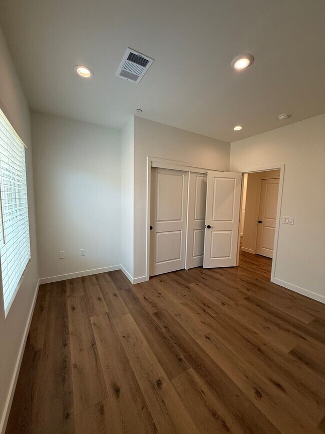Building Photo - 16806 Mairs Dr