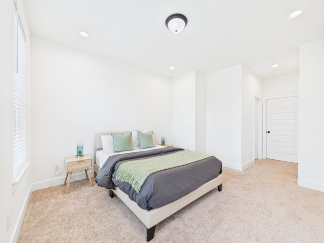 Building Photo - 4306 Idaho St