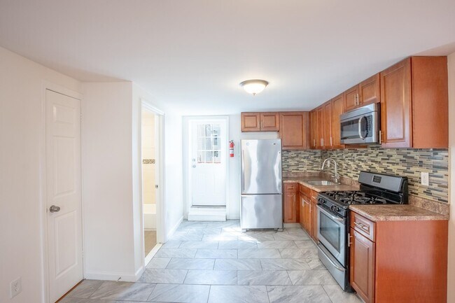 Building Photo - 427 4th St