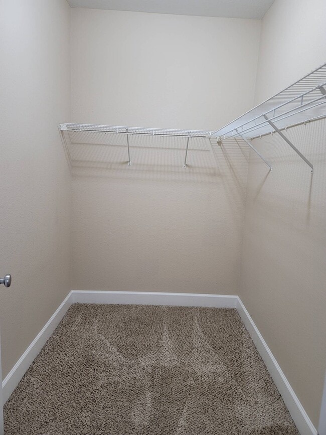 Building Photo - 7 6th Ave