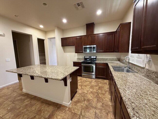 Building Photo - 1487 Highland Dr