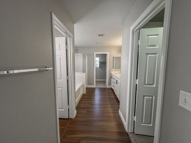 Building Photo - Stunning 5-Bedroom Home in Gated Community...