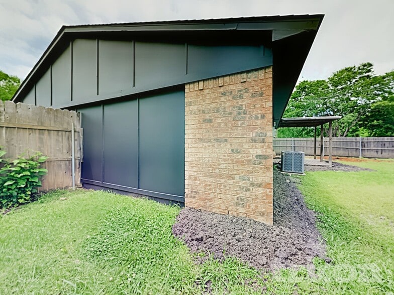 Building Photo - 416 Forestwood Dr