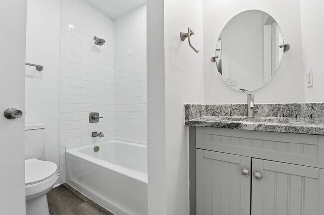 Building Photo - 522 Kelton Ave