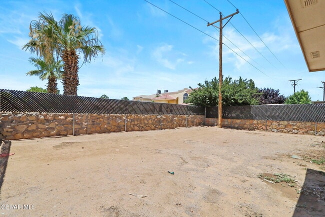 Building Photo - 2057 Shreya St