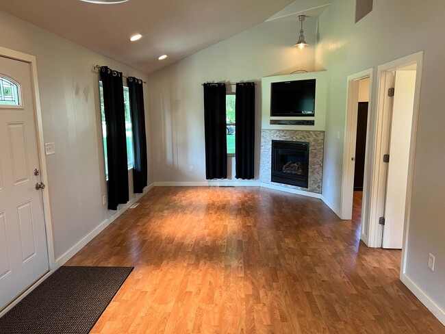 Building Photo - Private Country Oasis Minutes from Southbe...