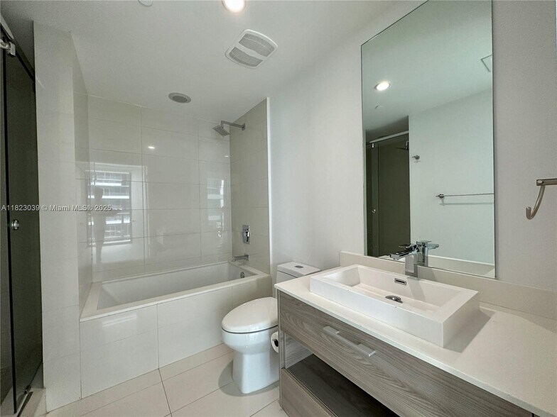 Building Photo - 1300 S Miami Ave