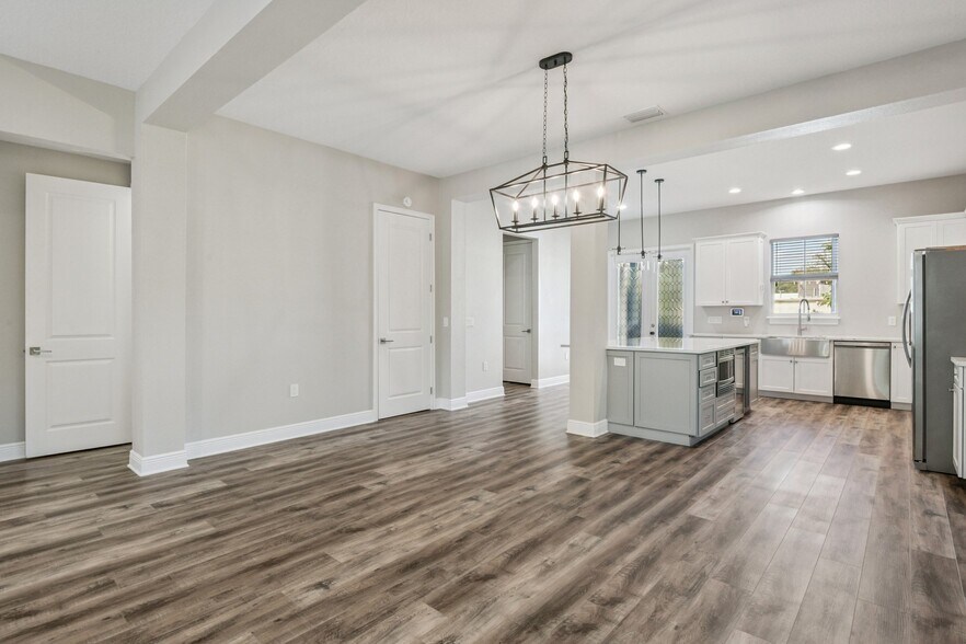 Building Photo - 1410 E Curtis St