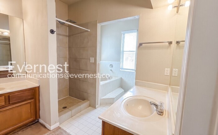 Building Photo - 3103 Hazy Park Dr