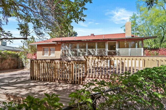 Building Photo - 2709 N Florence St