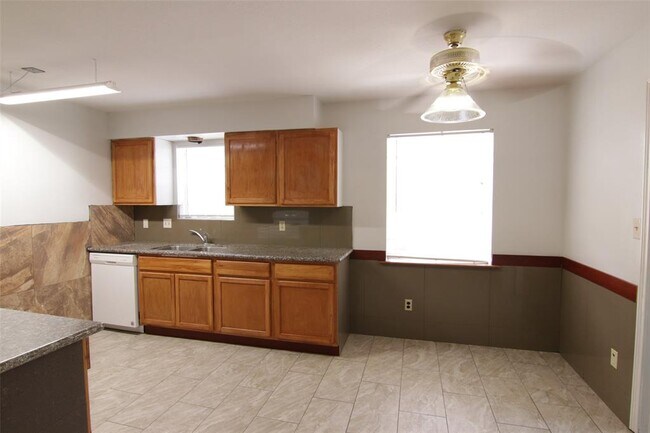 Building Photo - 8826 Stroud Dr