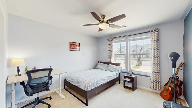 Building Photo - 527 Watercress Dr