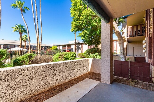 Building Photo - Remodeled 2-Bedroom, 2-Bath Condo in Prime Scottsdale Location