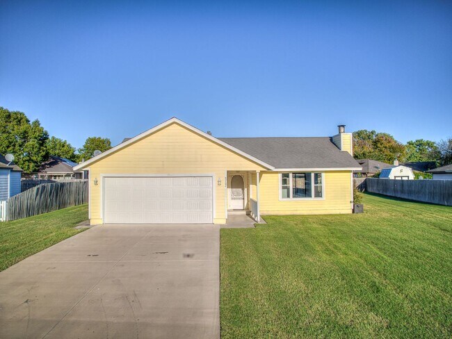 Building Photo - Charming home