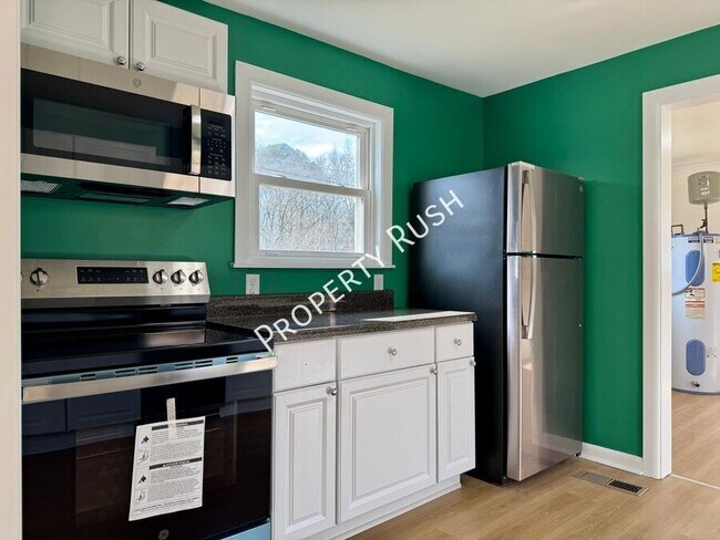 Building Photo - 32 Opal Rd