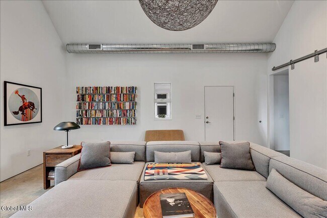 Building Photo - 18 Granite St