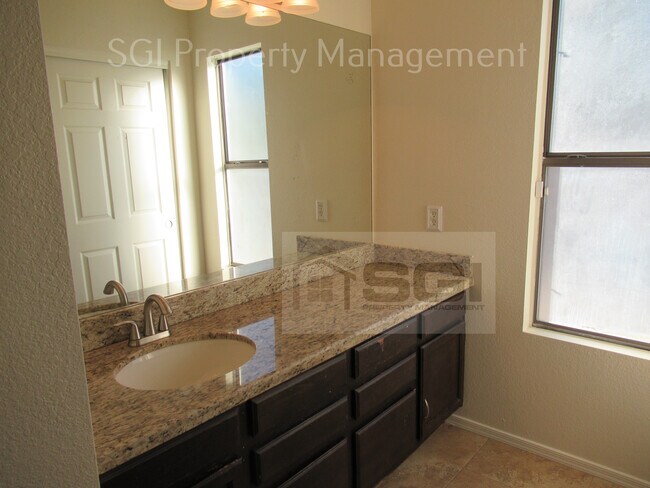 Building Photo - 8725 W Bluefield Ave