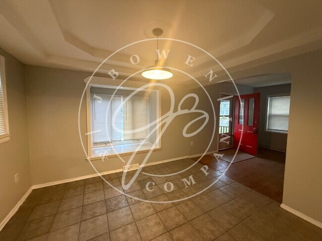 Building Photo - 3-Bedroom 1 1/2 Bathroom home in West Toledo with Hardwood Floors!