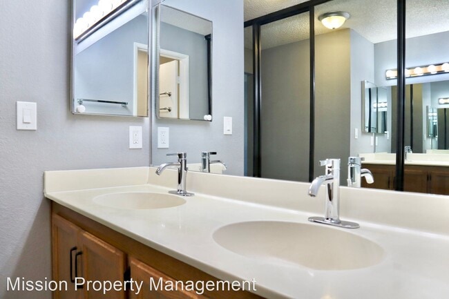 Building Photo - 2 br, 2 bath House - 39821 Cedar Blvd Unit...