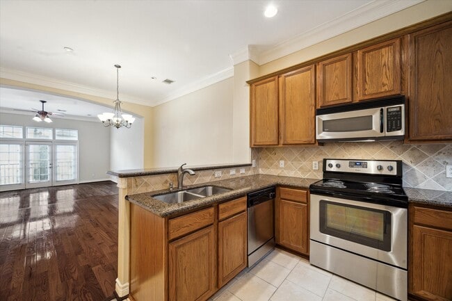 Building Photo - 9007 Harbor Hills Dr