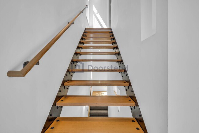 Building Photo - 6 South Ct