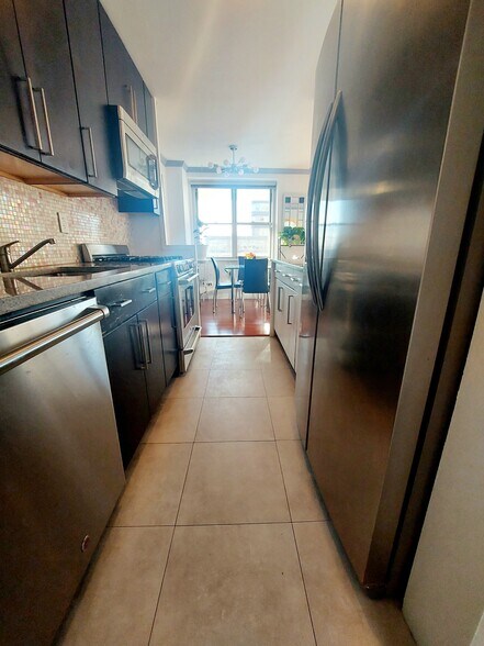 Building Photo - 303 W 66th St