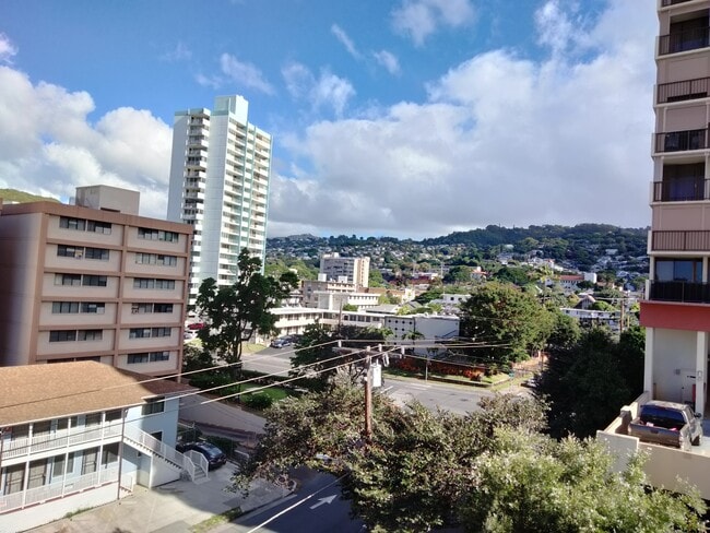 View mauka from Lanai - 1571 Piikoi St