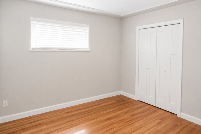 Building Photo - Gorgeous 4-Bed Gem in Denver with Granite Accents, Cozy Fireplace, & Finished Basement!